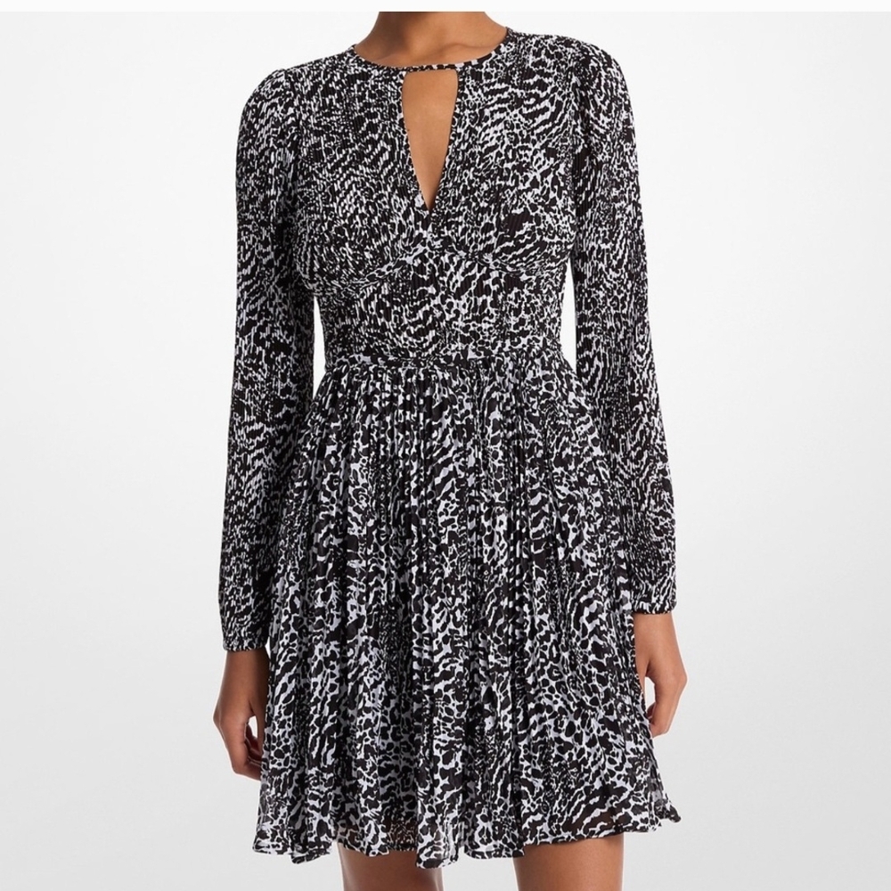 Chic Monochrome Long Sleeve Dress